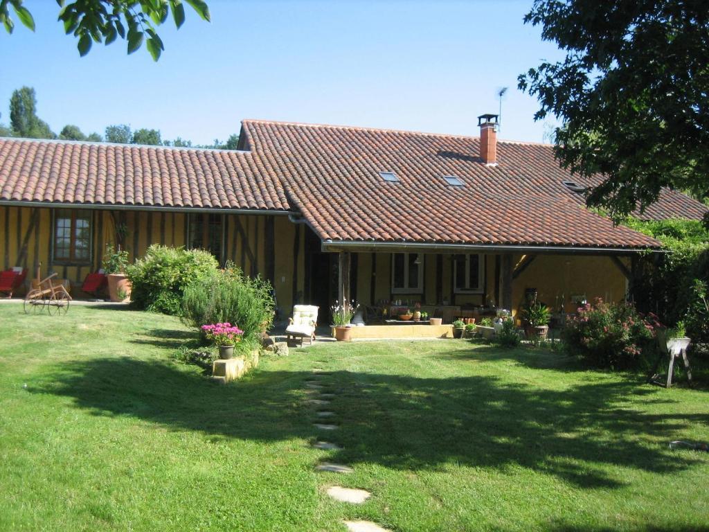 Domaine à Marmande Acomodação com café da manhã Berdoues Exterior foto